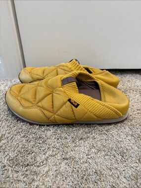 Teva Quilted Slip-On Mule in Mustard
